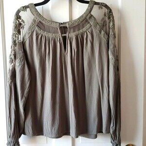 AMERICAN EAGLE OUTFITTERS OLIVE GREEN LACE PEASANT TOP SIZE LARGE